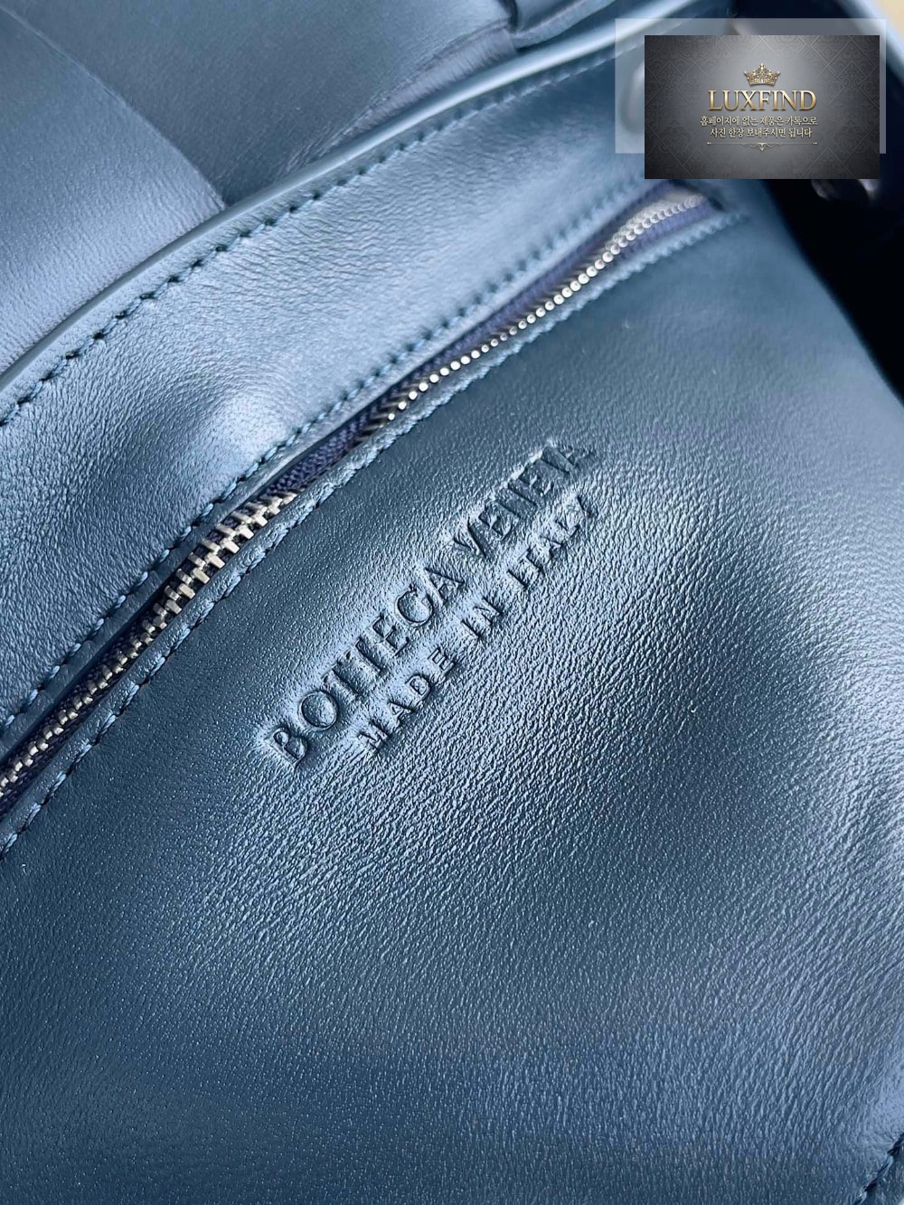 Bottega Veneta Cassette With Versatile Strap