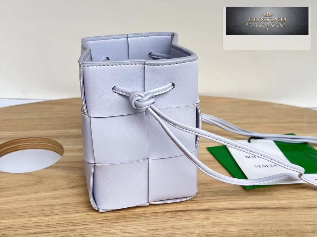 Bottega Veneta Cassette Crossbody Bucket