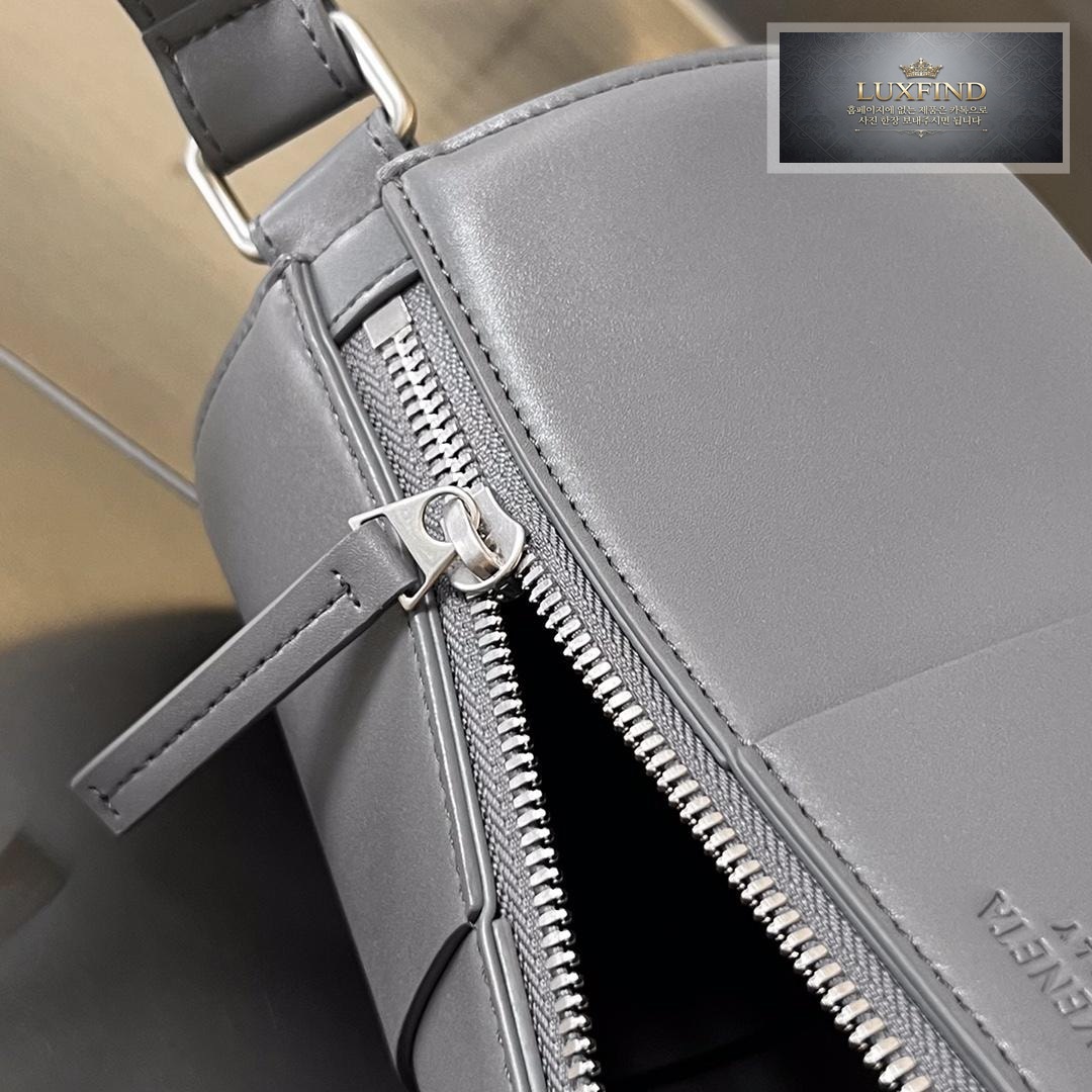 Bottega Veneta Canette