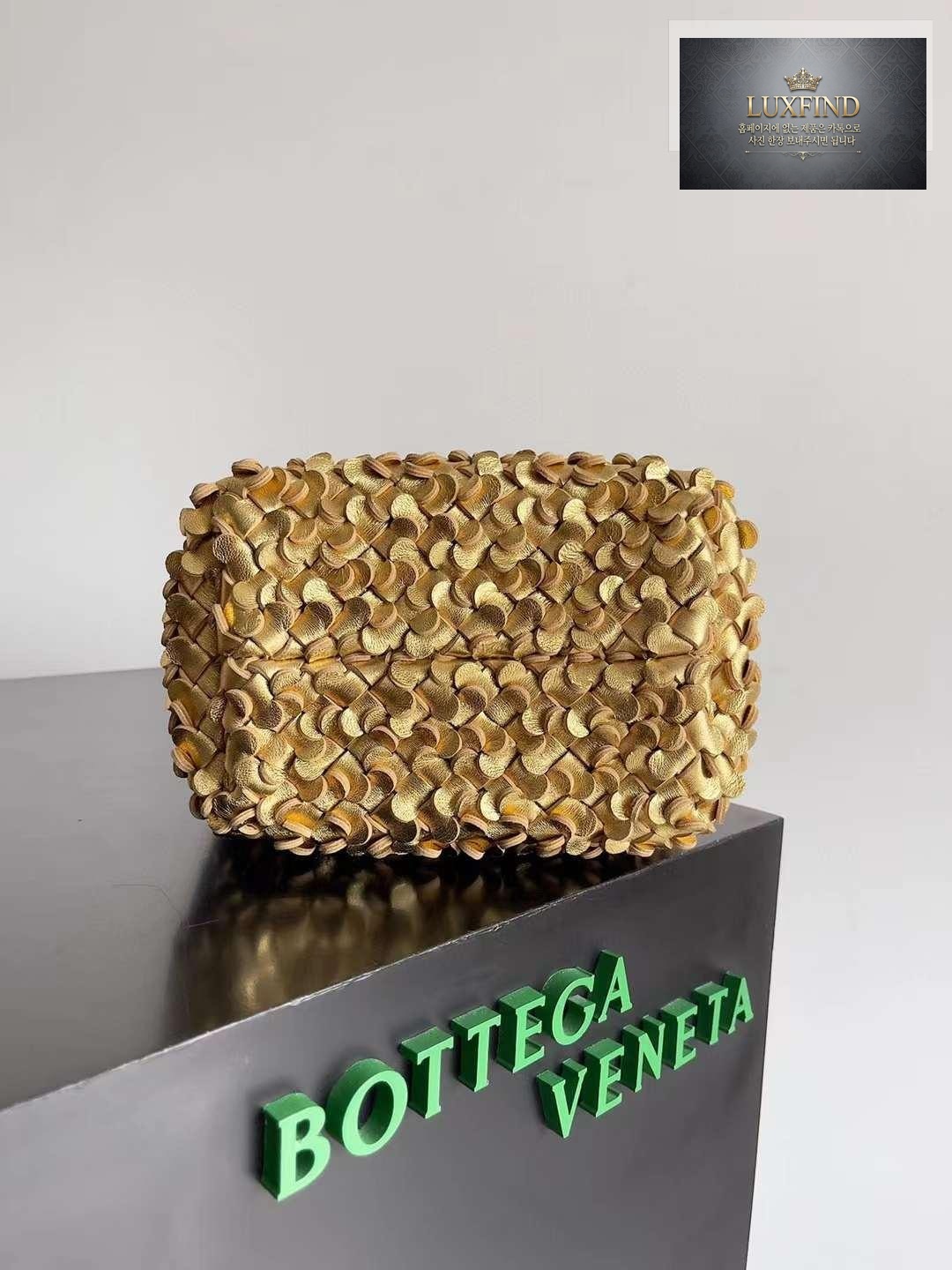Bottega Veneta Cabat Bucket Sequins