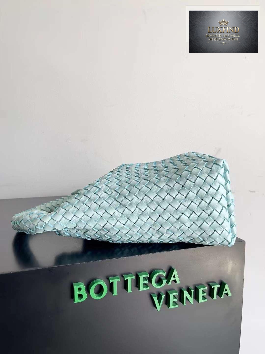 Bottega Veneta Cabat Bucket