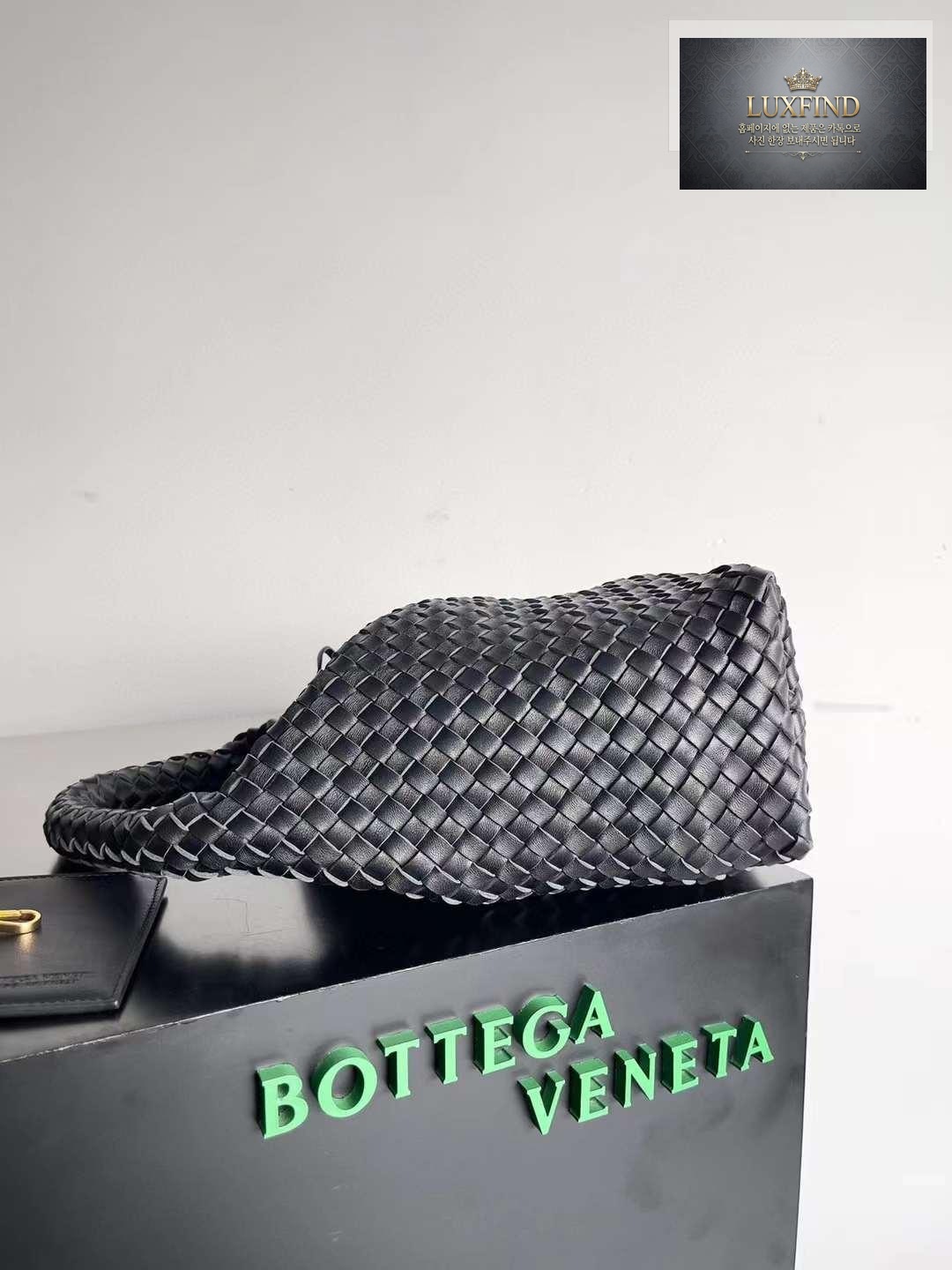Bottega Veneta Cabat Bucket