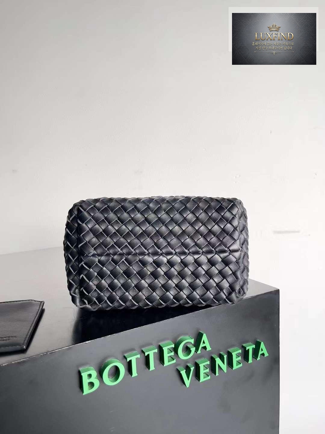 Bottega Veneta Cabat Bucket