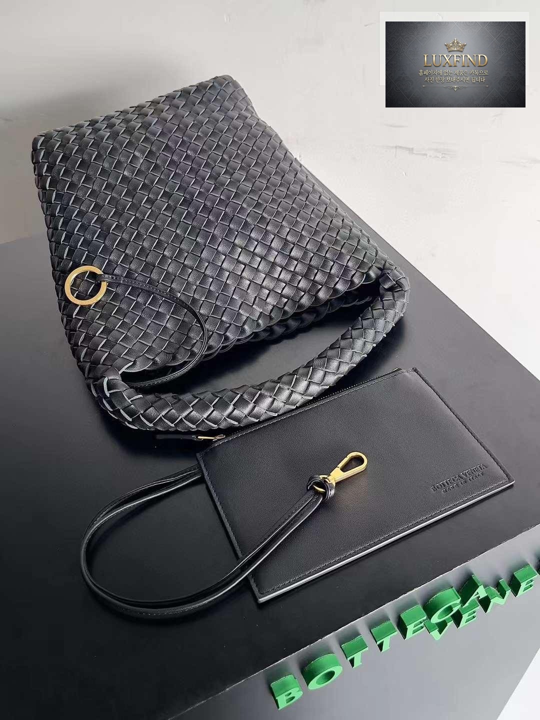 Bottega Veneta Cabat Bucket