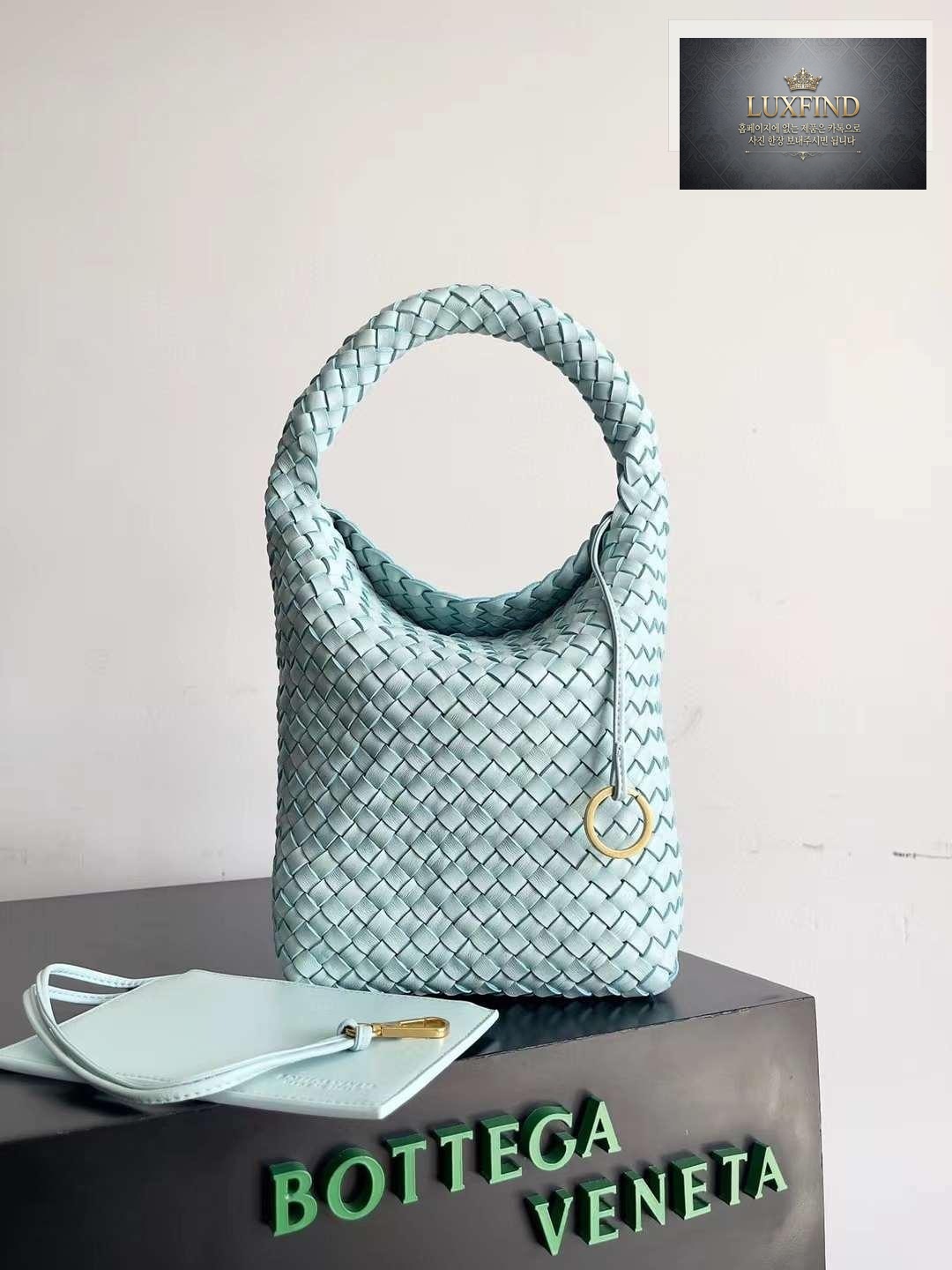 Bottega Veneta Cabat Bucket