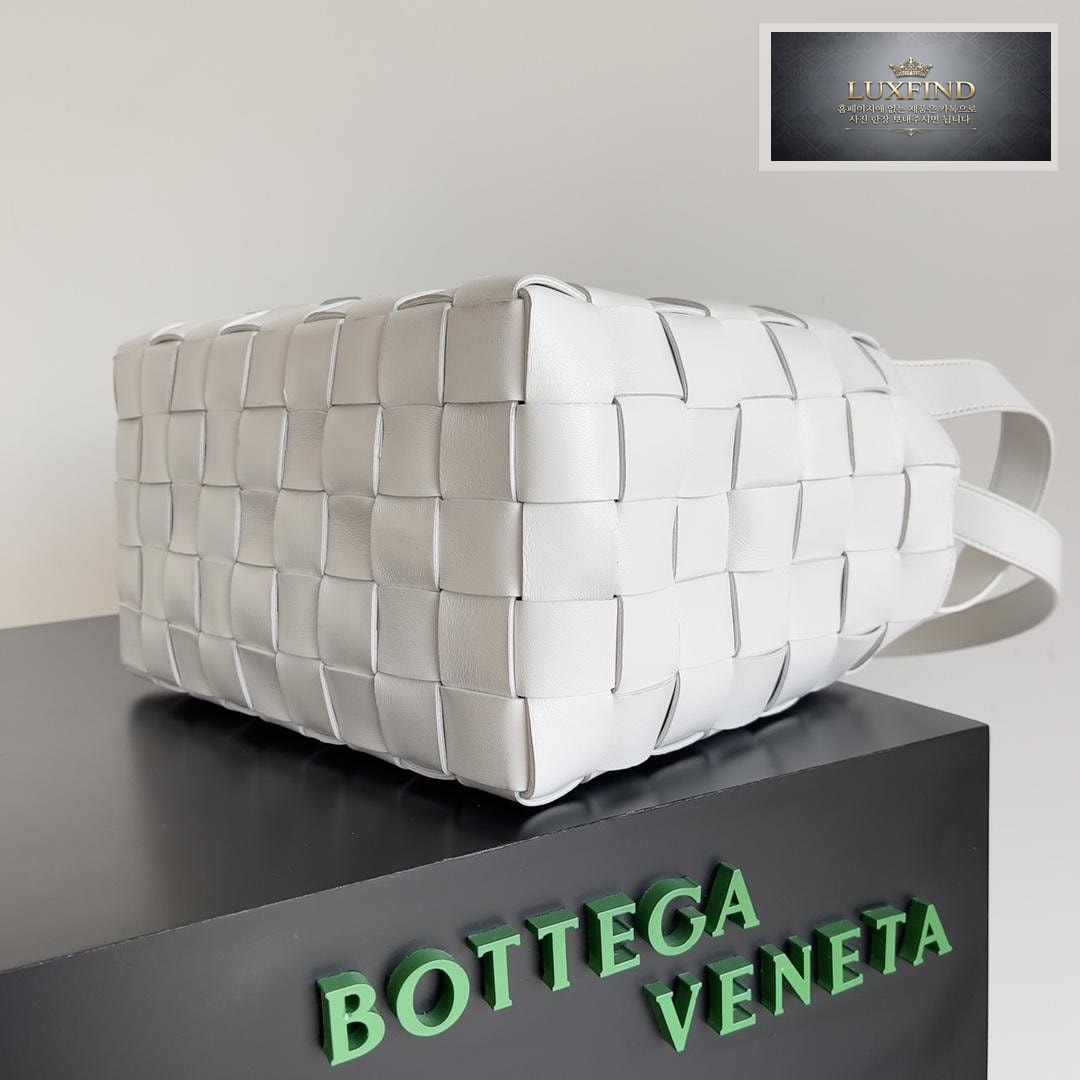 Bottega Veneta Bowling Cassette Tote