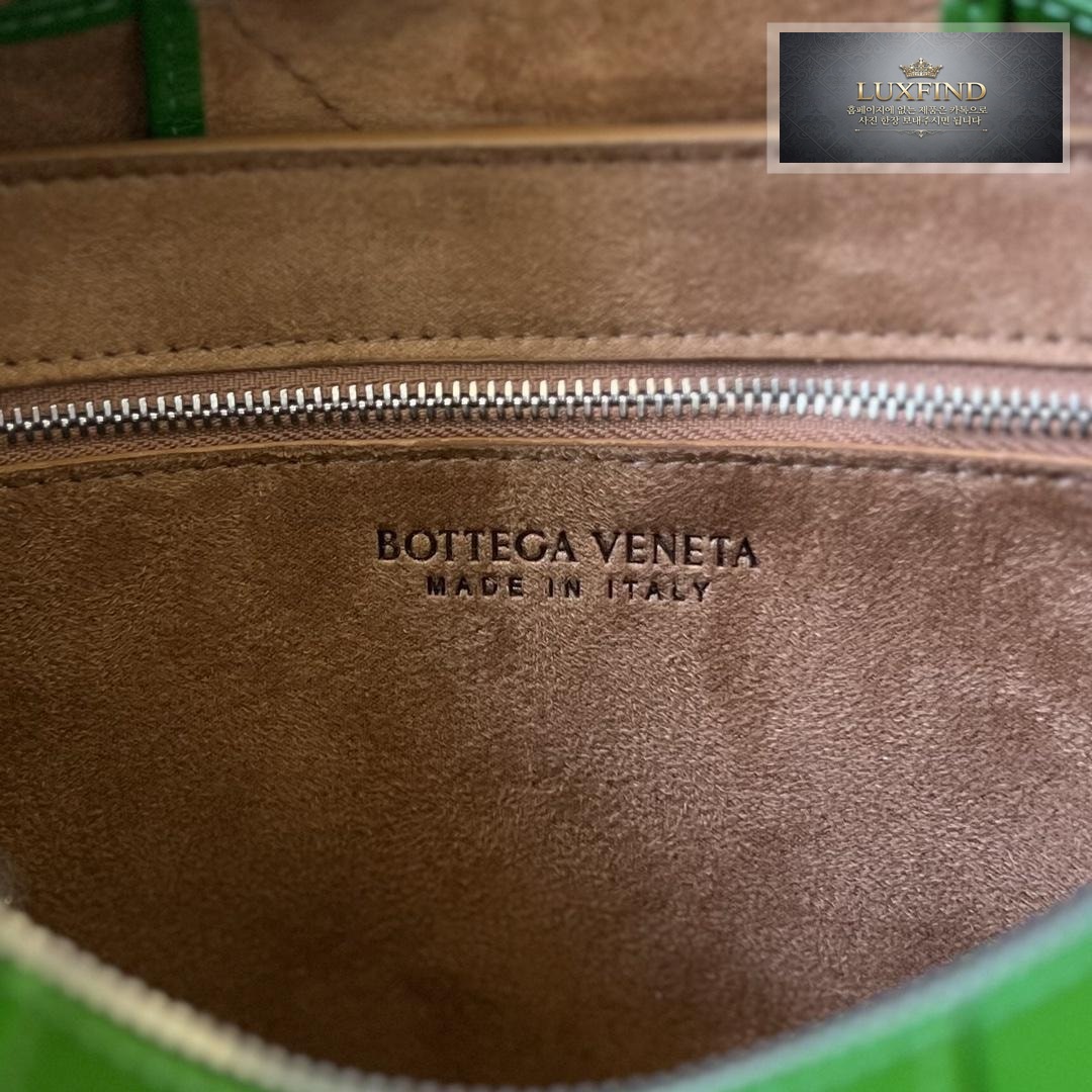 Bottega Veneta Arco Camera