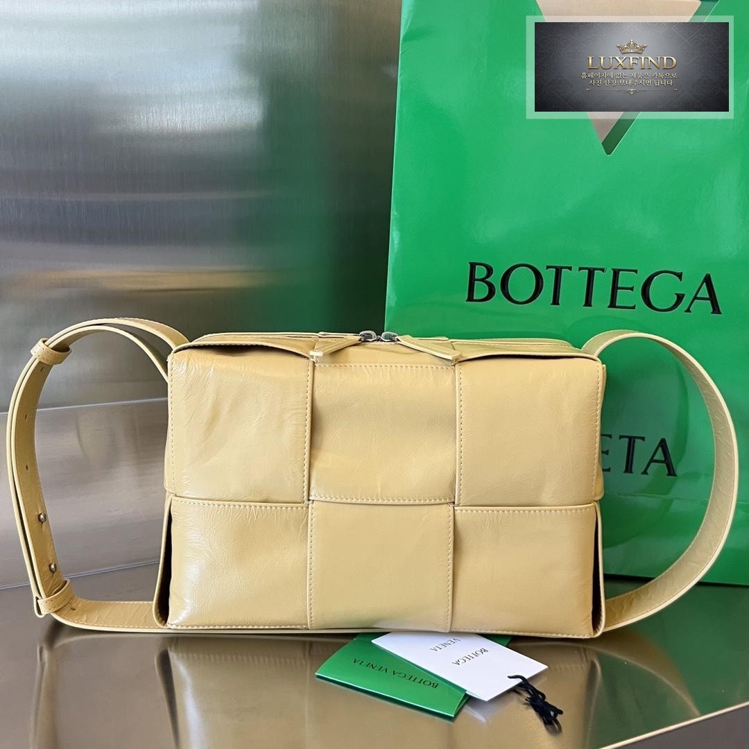 Bottega Veneta Arco Camera