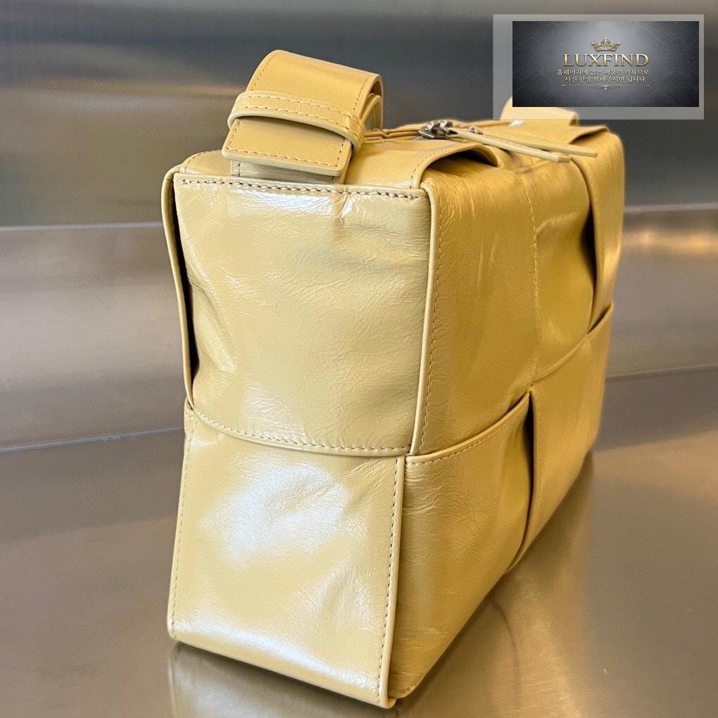 Bottega Veneta Arco Camera