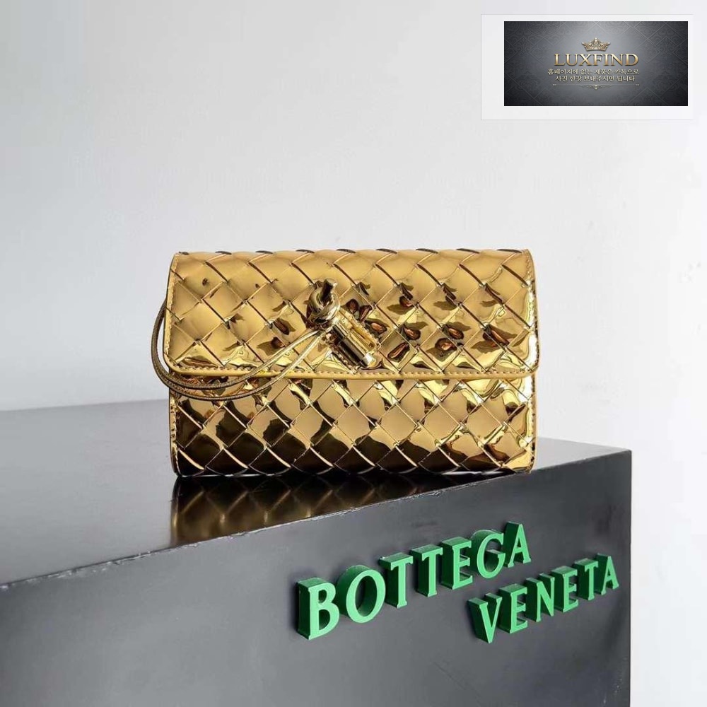 Bottega Veneta Andiamo Wallet
