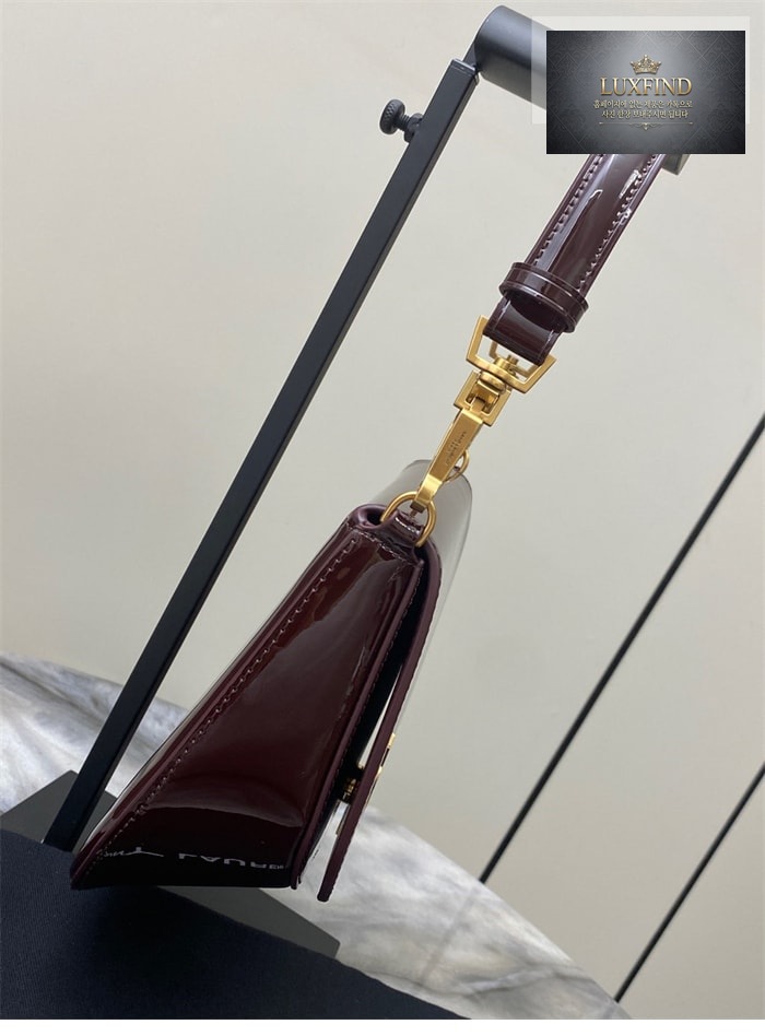 생로랑 볼테르 카산드라 탑 핸들