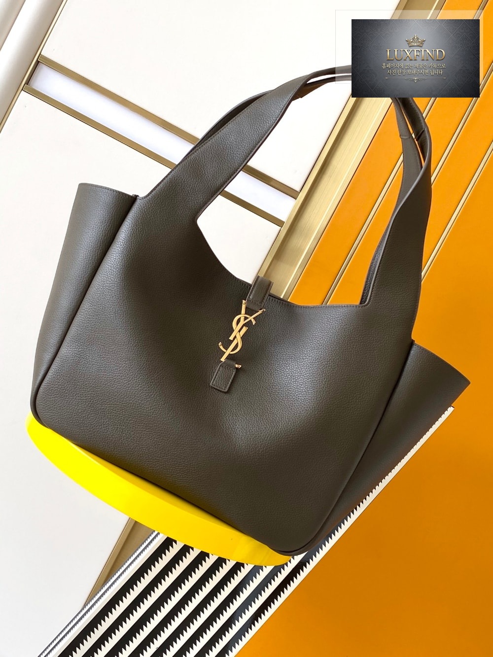 Saint Laurent Le 5 À 7 Bea In Grained Leather