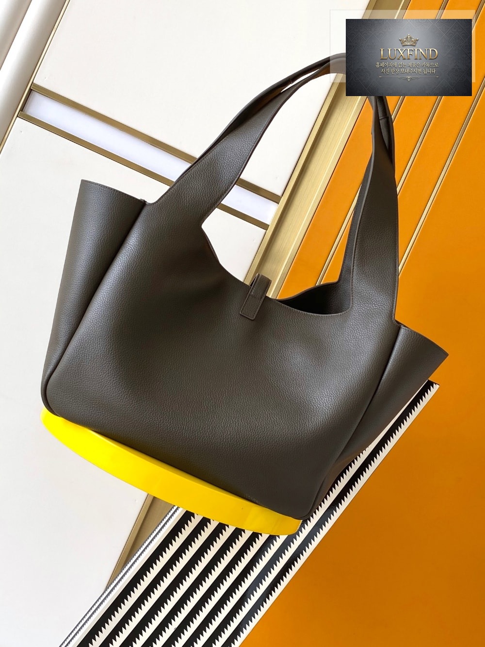 Saint Laurent Le 5 À 7 Bea In Grained Leather