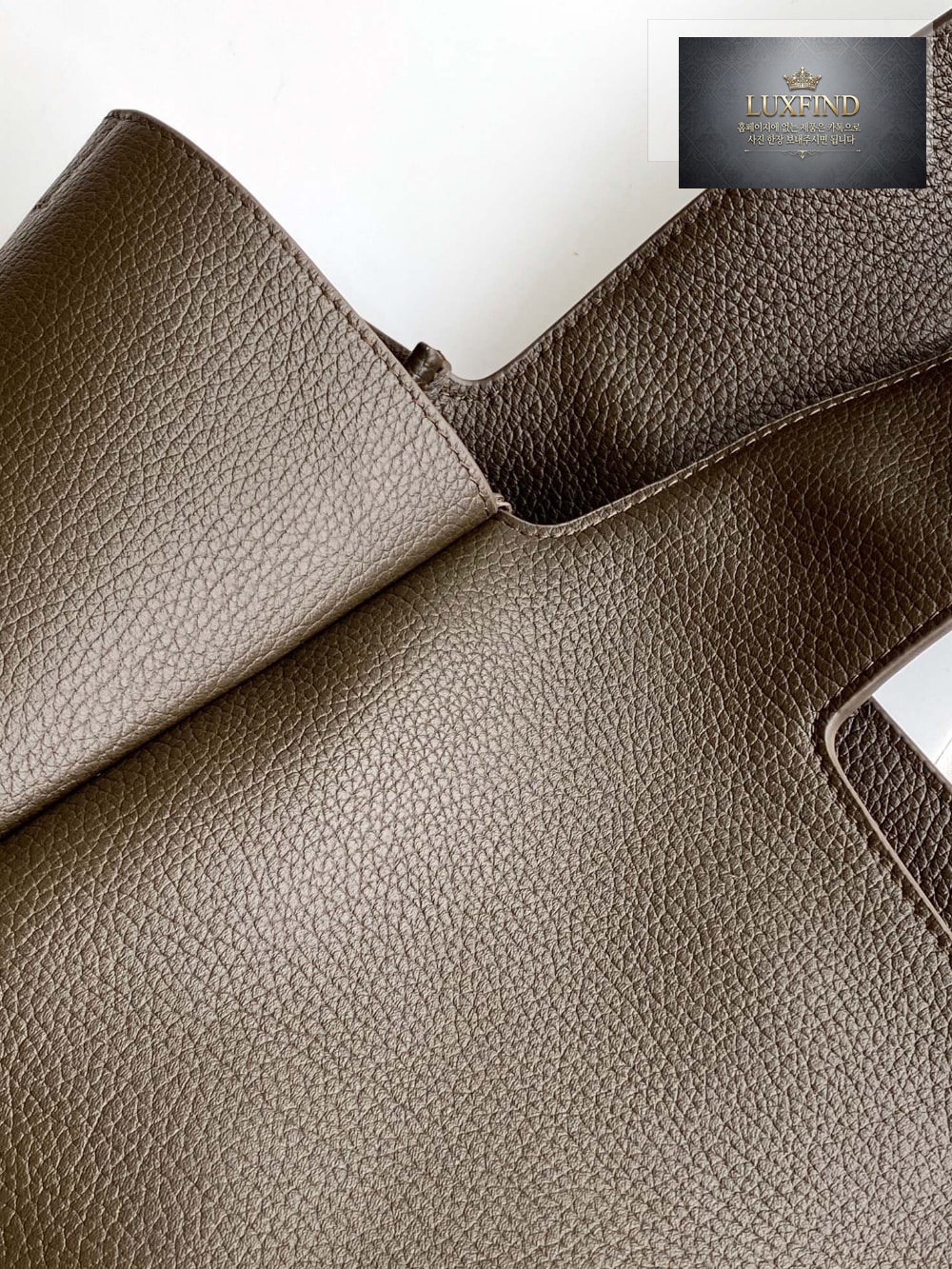 Saint Laurent Le 5 À 7 Bea In Grained Leather