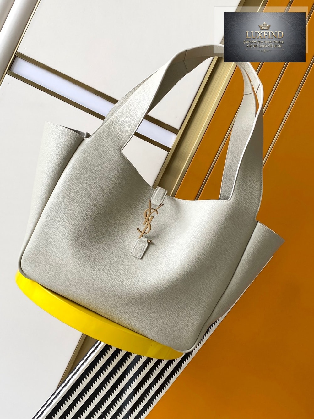 Saint Laurent Le 5 À 7 Bea In Grained Leather