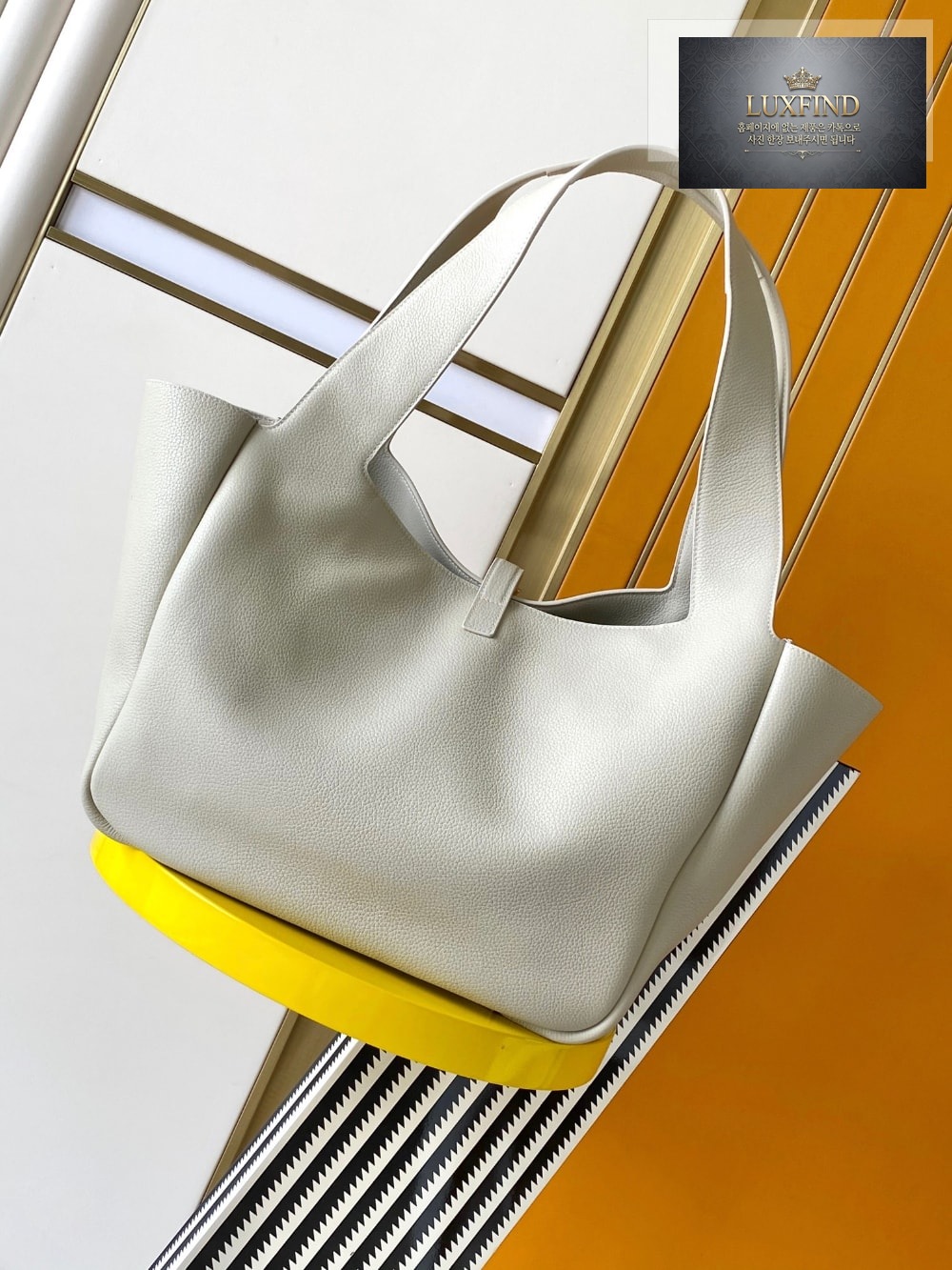 Saint Laurent Le 5 À 7 Bea In Grained Leather