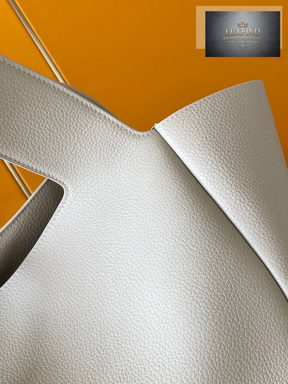 Saint Laurent Le 5 À 7 Bea In Grained Leather