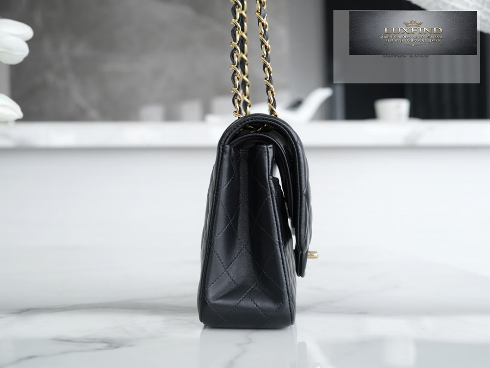 Chanel Classic Medium Lam