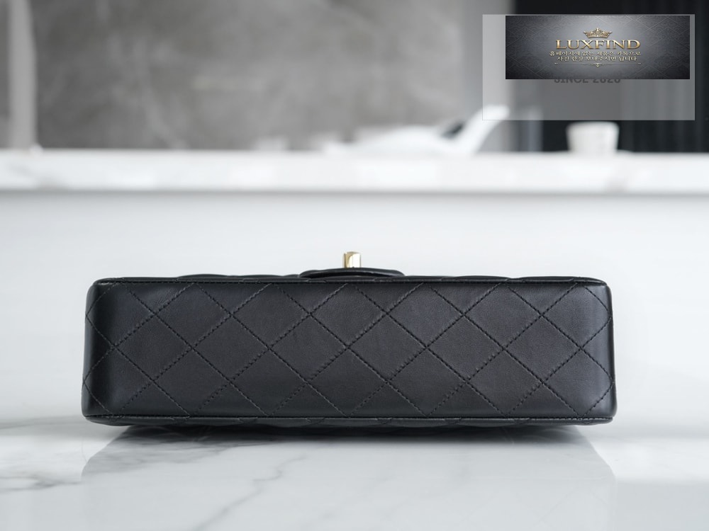 Chanel Classic Medium Lam