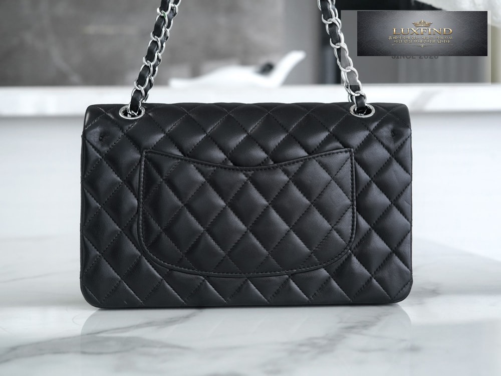 Chanel Classic Medium Lam