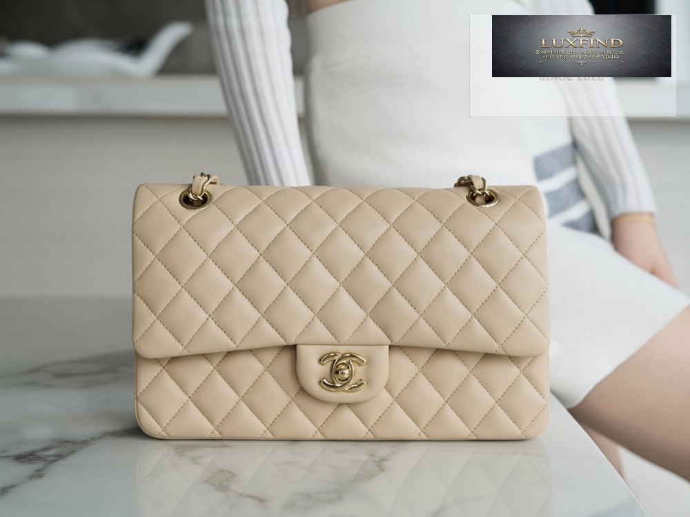 Chanel Classic Medium Lam