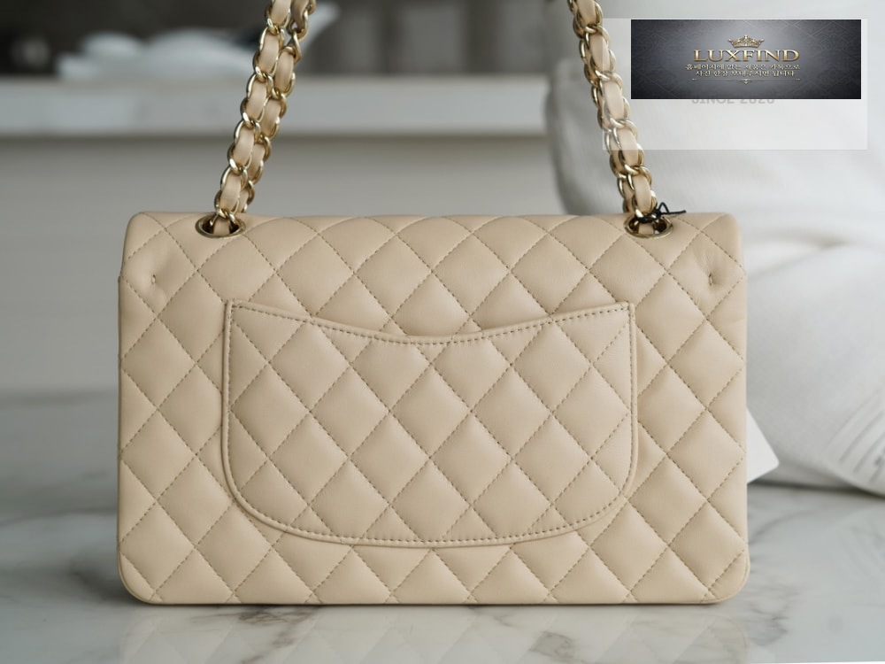 Chanel Classic Medium Lam