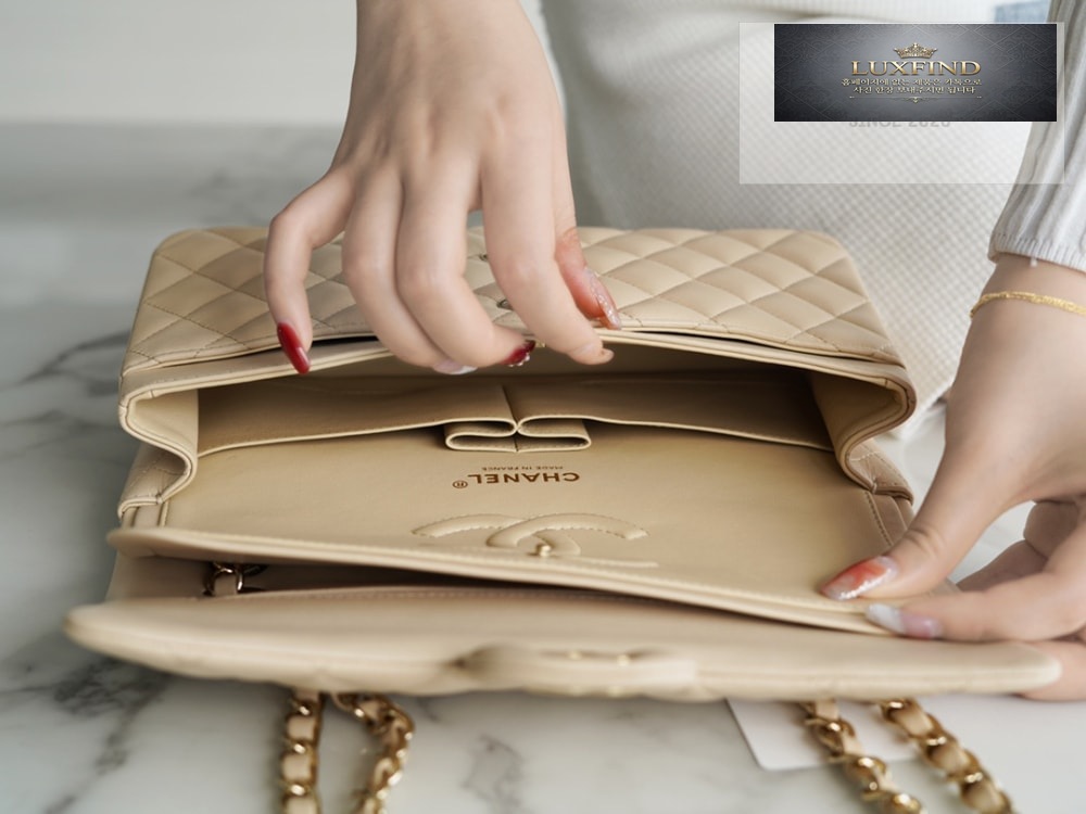 Chanel Classic Medium Lam