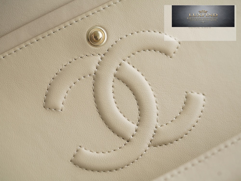 Chanel Classic Medium Lam
