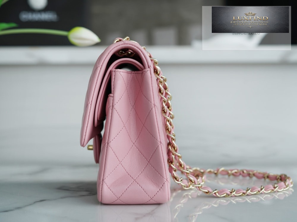 Chanel Classic Medium Lam