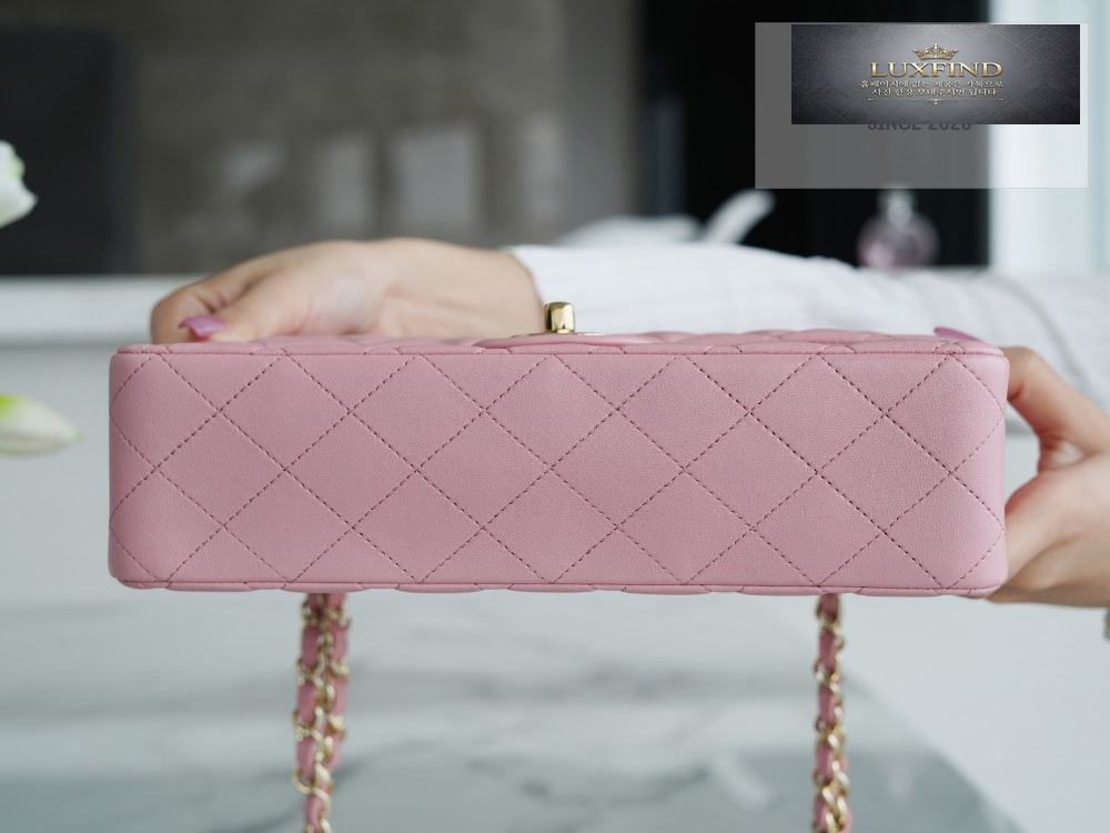 Chanel Classic Medium Lam