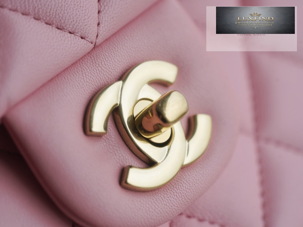 Chanel Classic Medium Lam