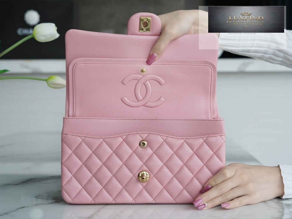 Chanel Classic Medium Lam