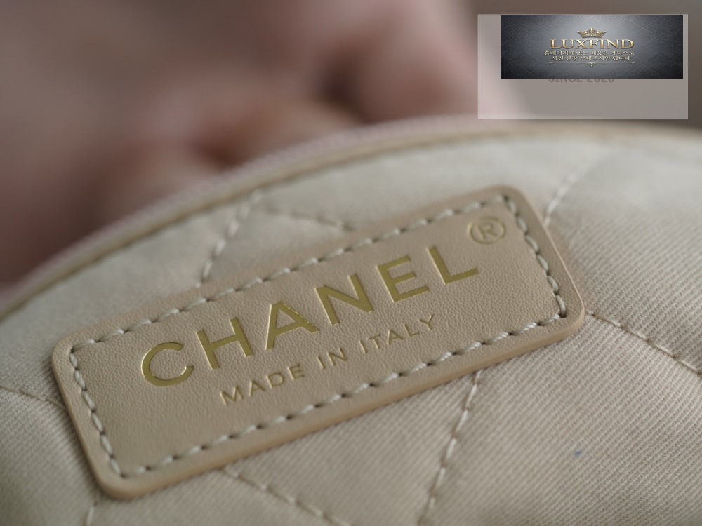 Chanel 22 Medium