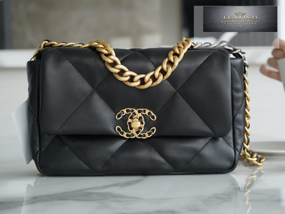 Chanel 19 Medium