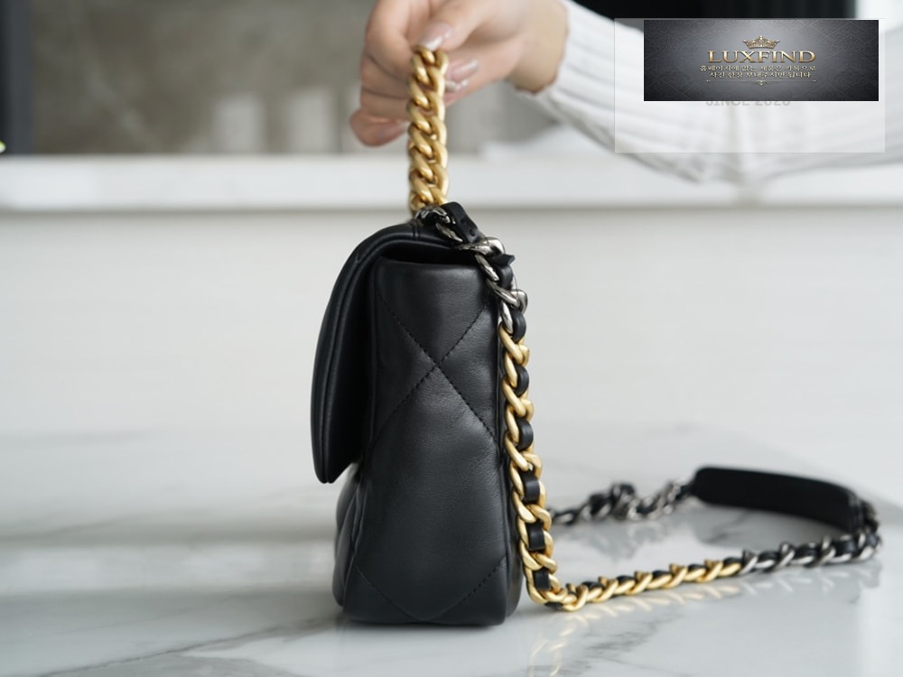 Chanel 19 Medium