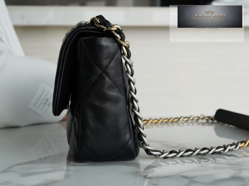Chanel 19 Medium