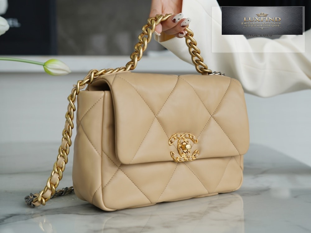 Chanel 19 Medium