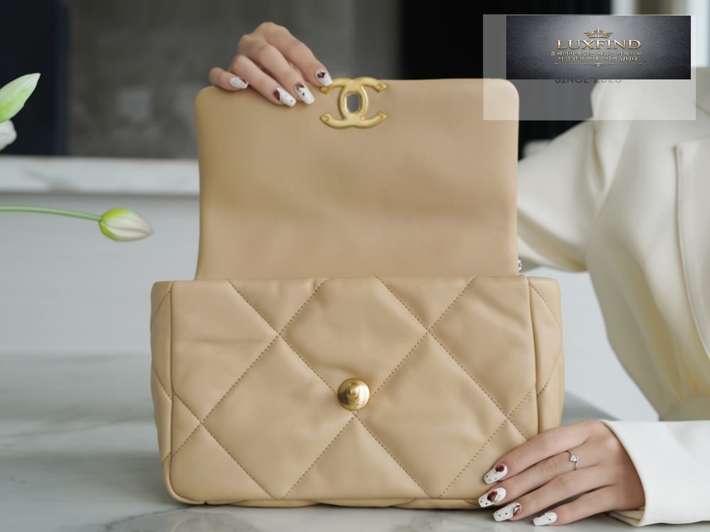 Chanel 19 Medium
