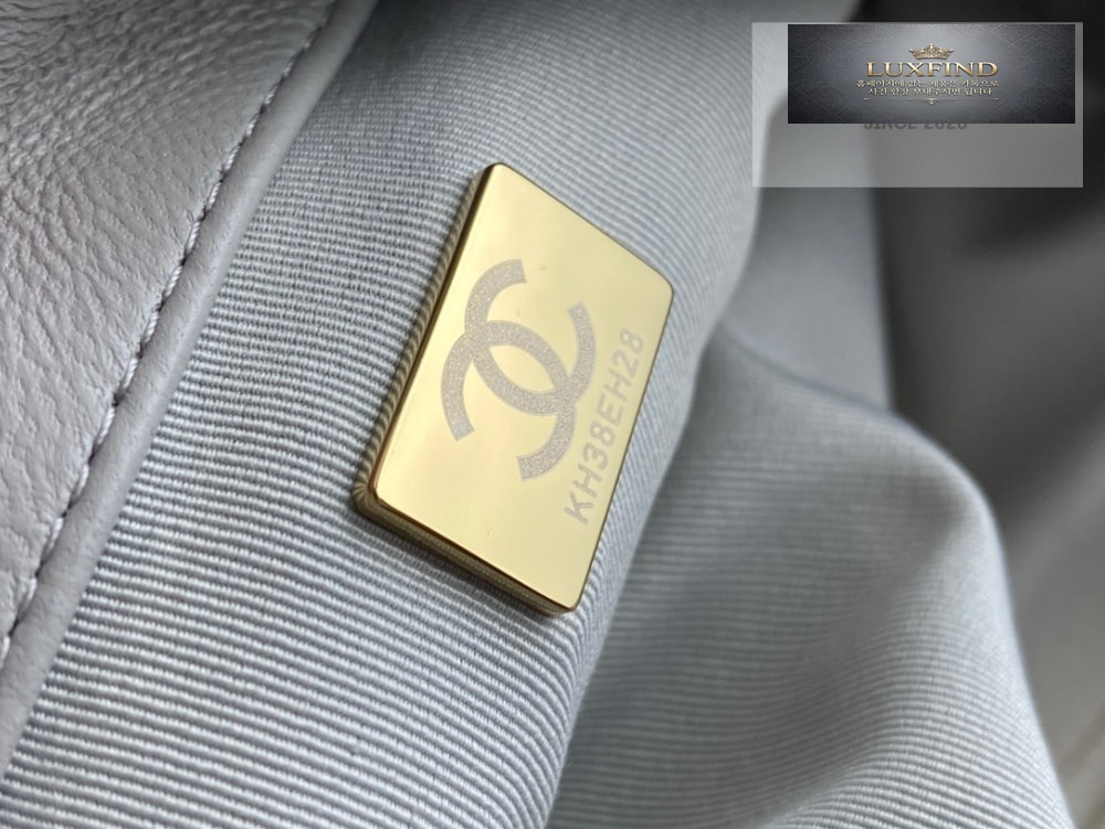 Chanel 19 Medium