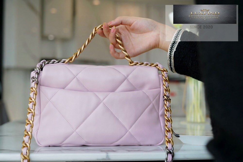 Chanel 19 Medium