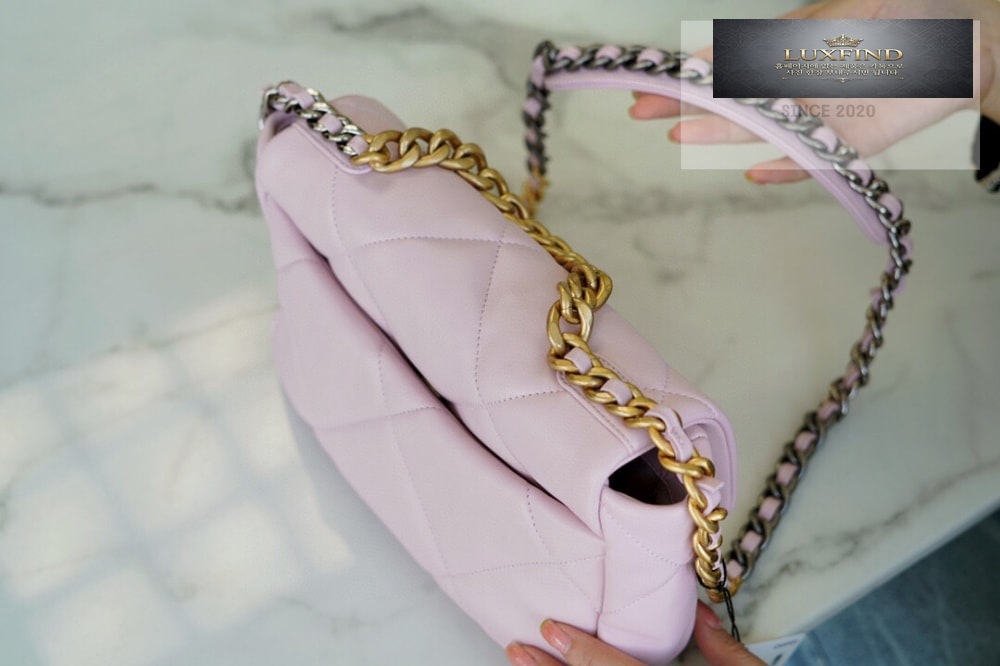 Chanel 19 Medium