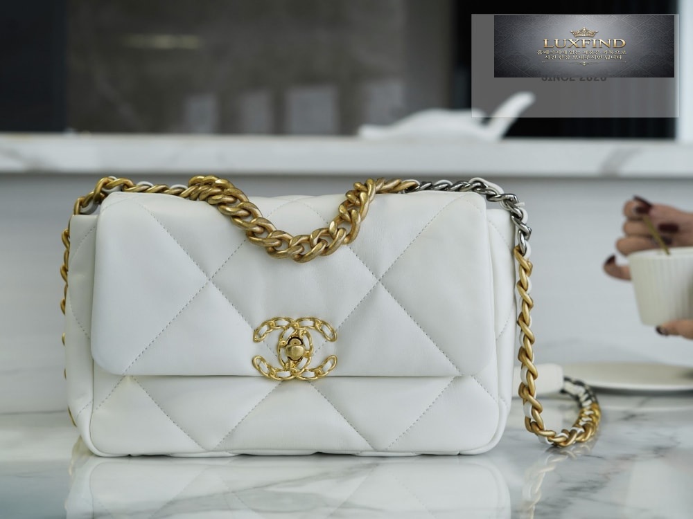 Chanel 19 Medium