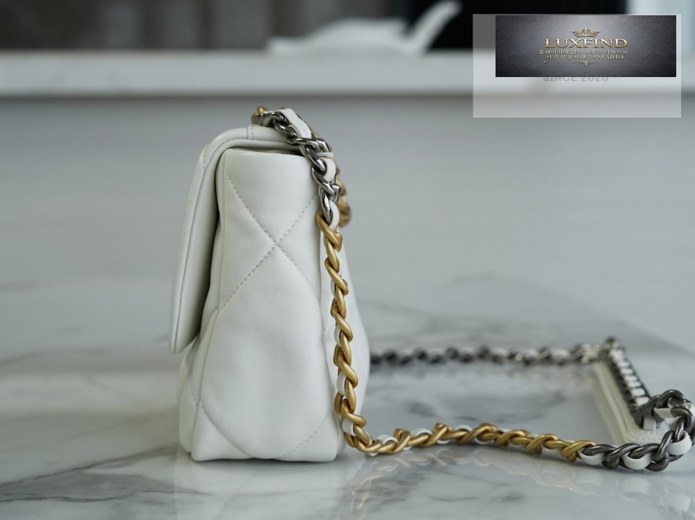 Chanel 19 Medium