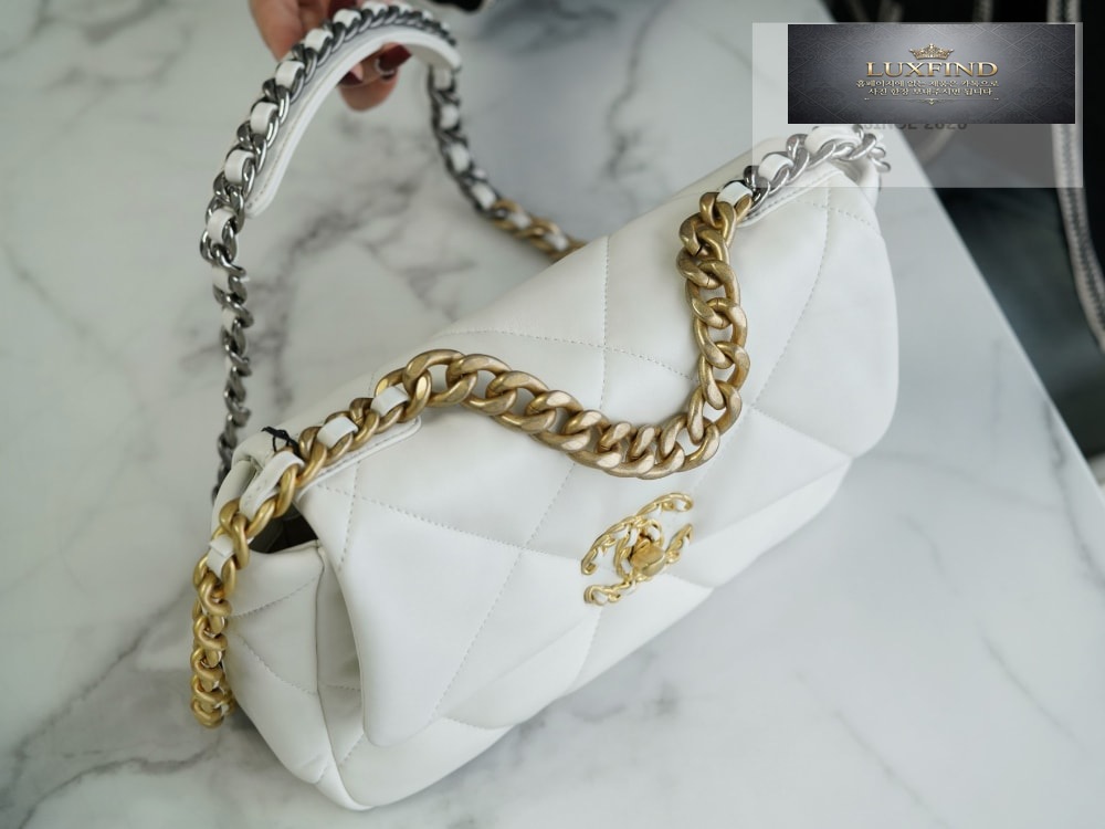 Chanel 19 Medium