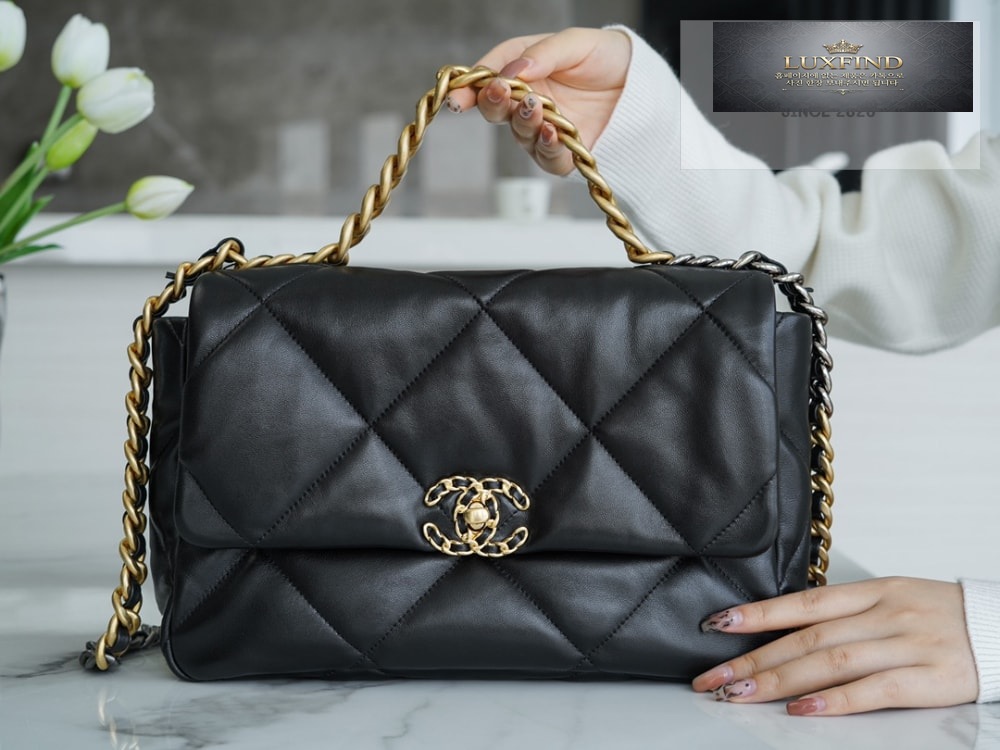 Chanel 19 Large