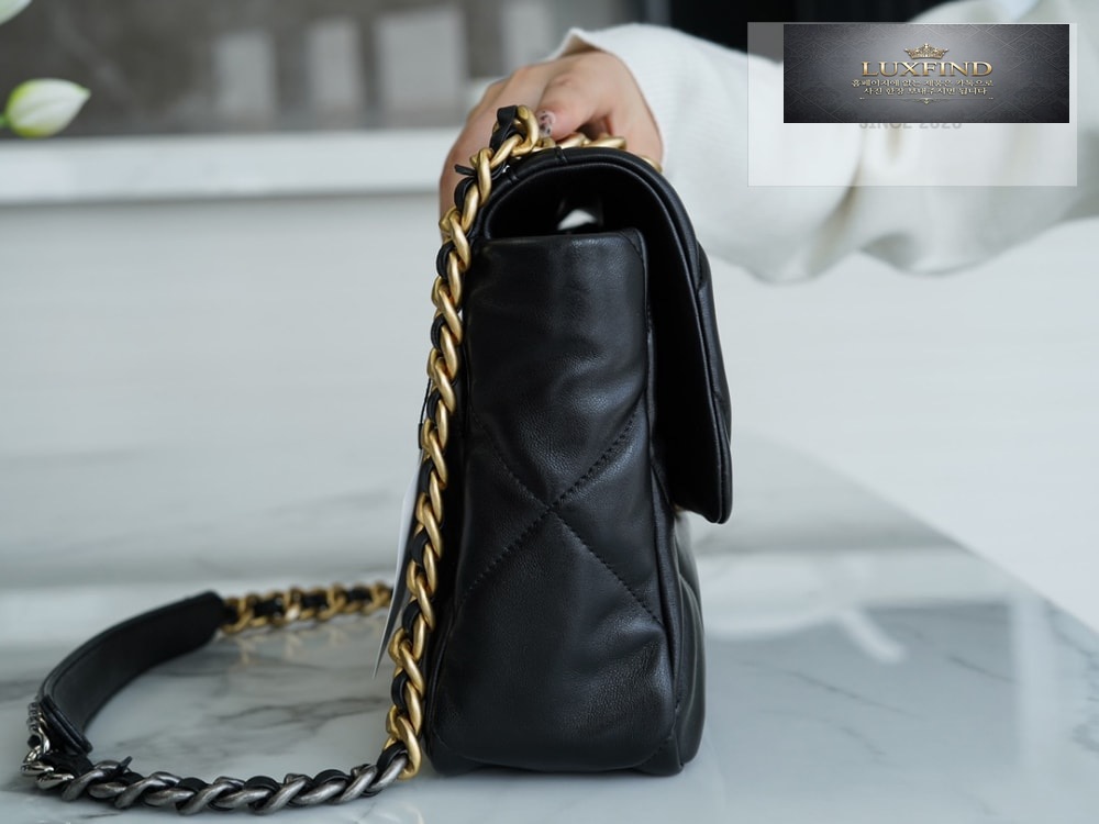 Chanel 19 Large