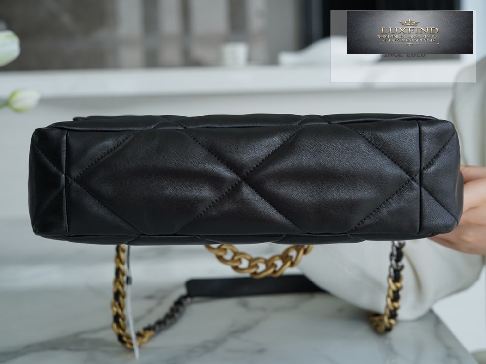 Chanel 19 Large