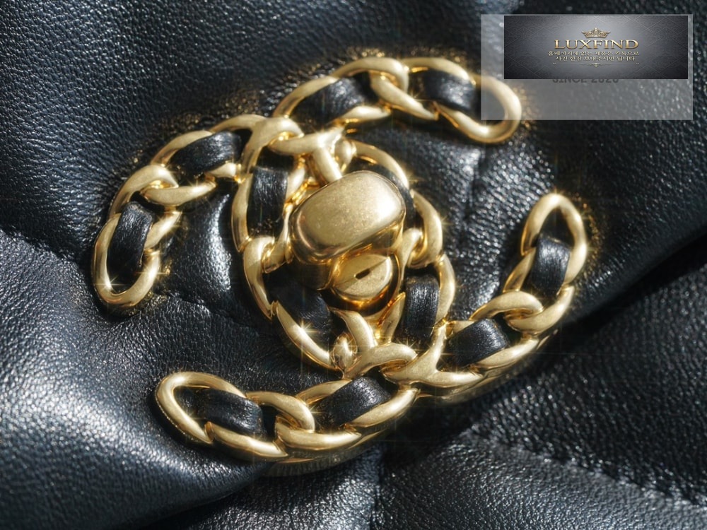 Chanel 19 Large