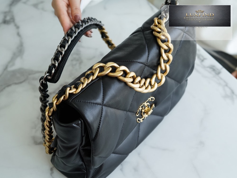 Chanel 19 Large