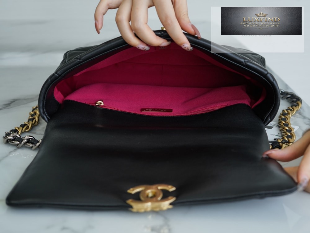 Chanel 19 Large